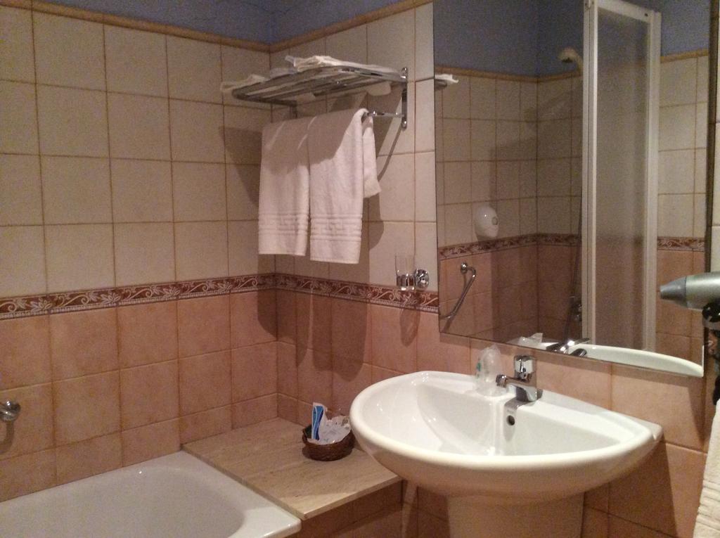 Hotel La Ribera Ribera de Cardos Room photo