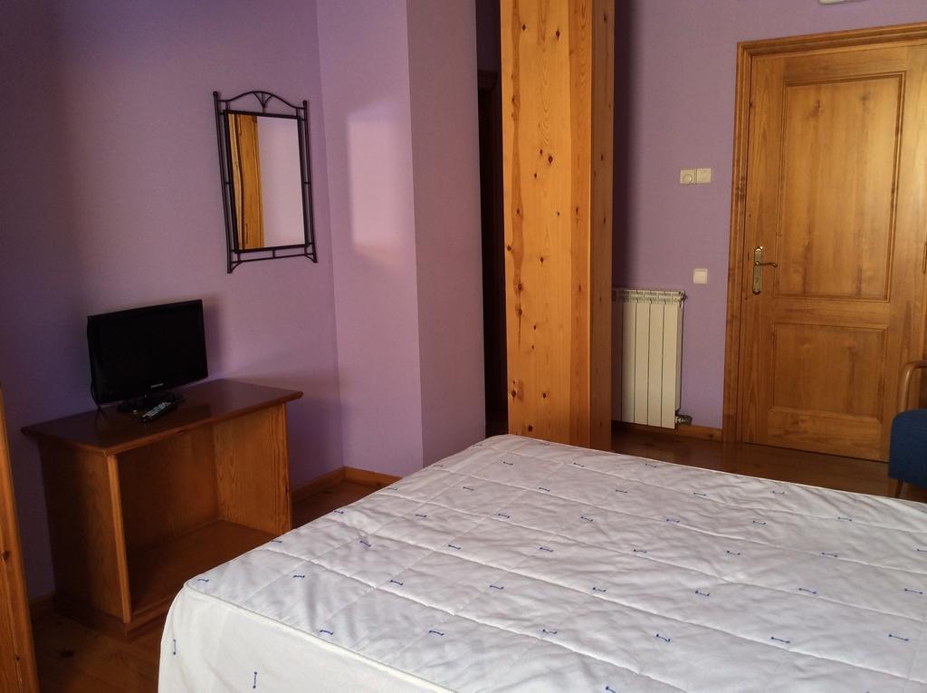 Hotel La Ribera Ribera de Cardos Room photo